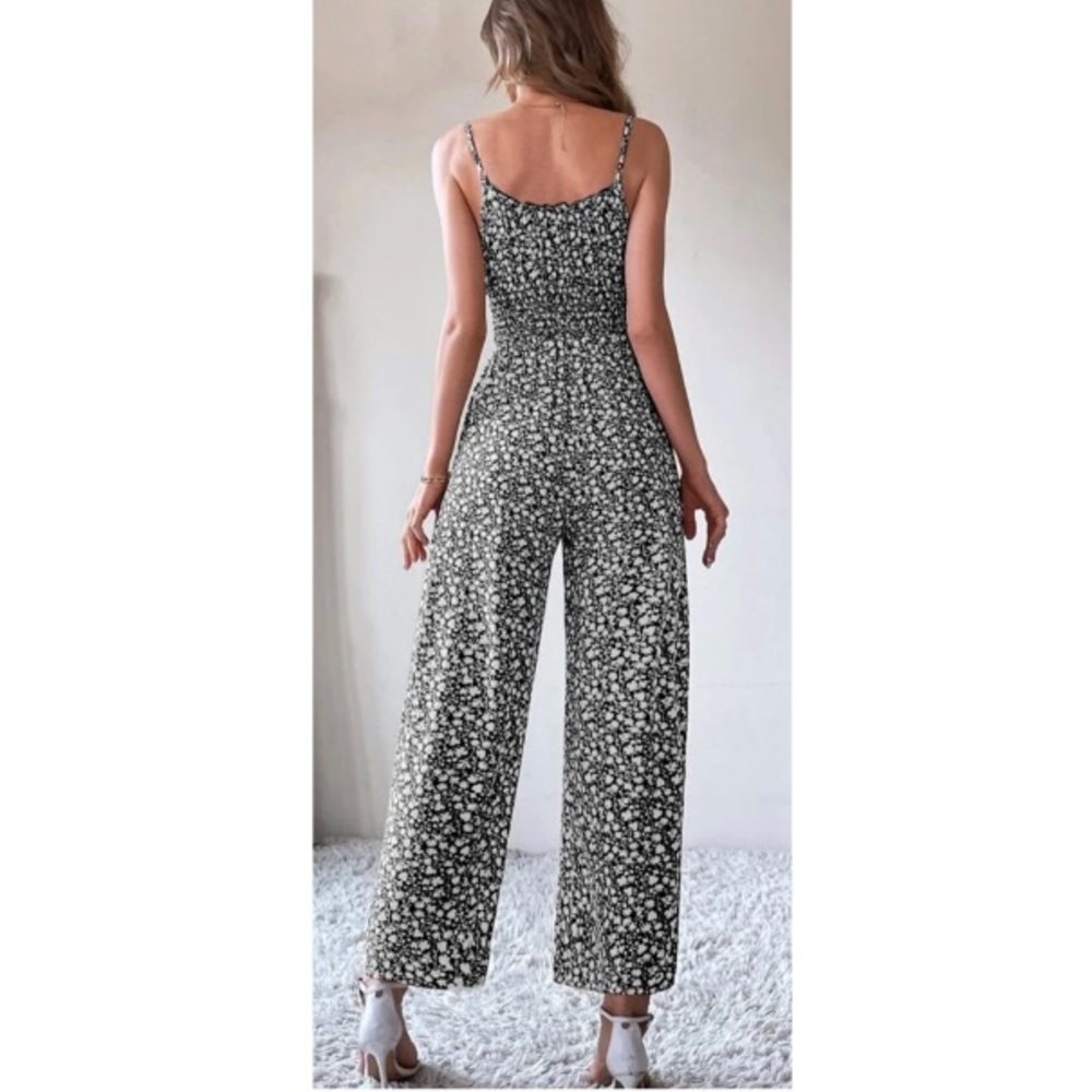 NWOT FLORAL SHIRRED WAIST TIE FRONT JUMPSUIT! NEVER WORN! - Picture 2 of 5